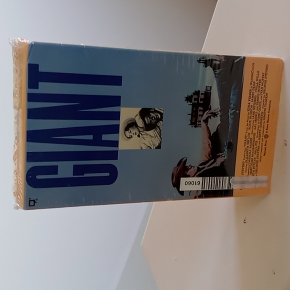 The movie 'GIANT' on VHS. - Picture 13 of 17